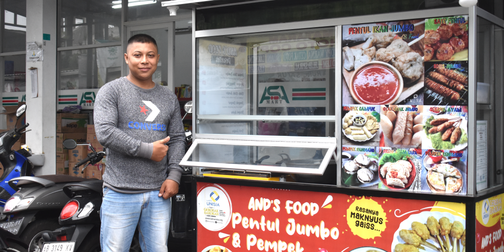 Pentul Jumbo dan Pempek Bersertifikasi Halal